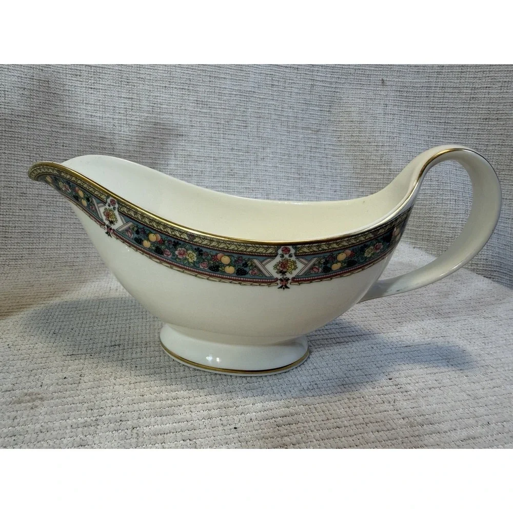 Royal Doulton Camberlay H5199‎ Coffee Pot & Gravy Boat Bone China England